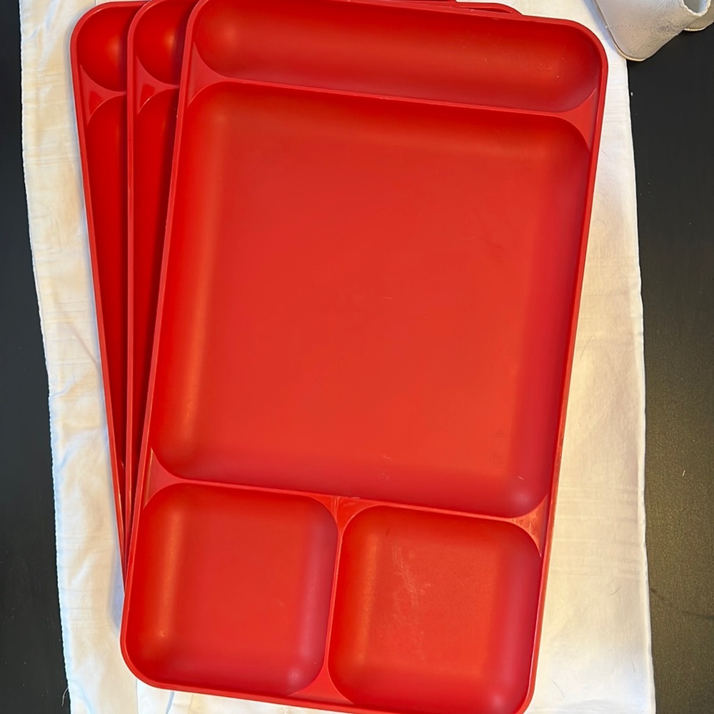 Set of 3 vintage Tupperware trays